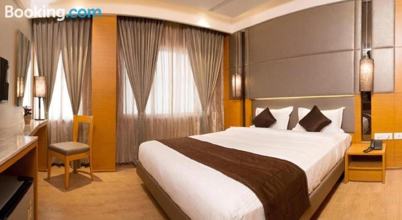 Sri Aadhish Grand Hotel Arantāngi Εξωτερικό φωτογραφία
